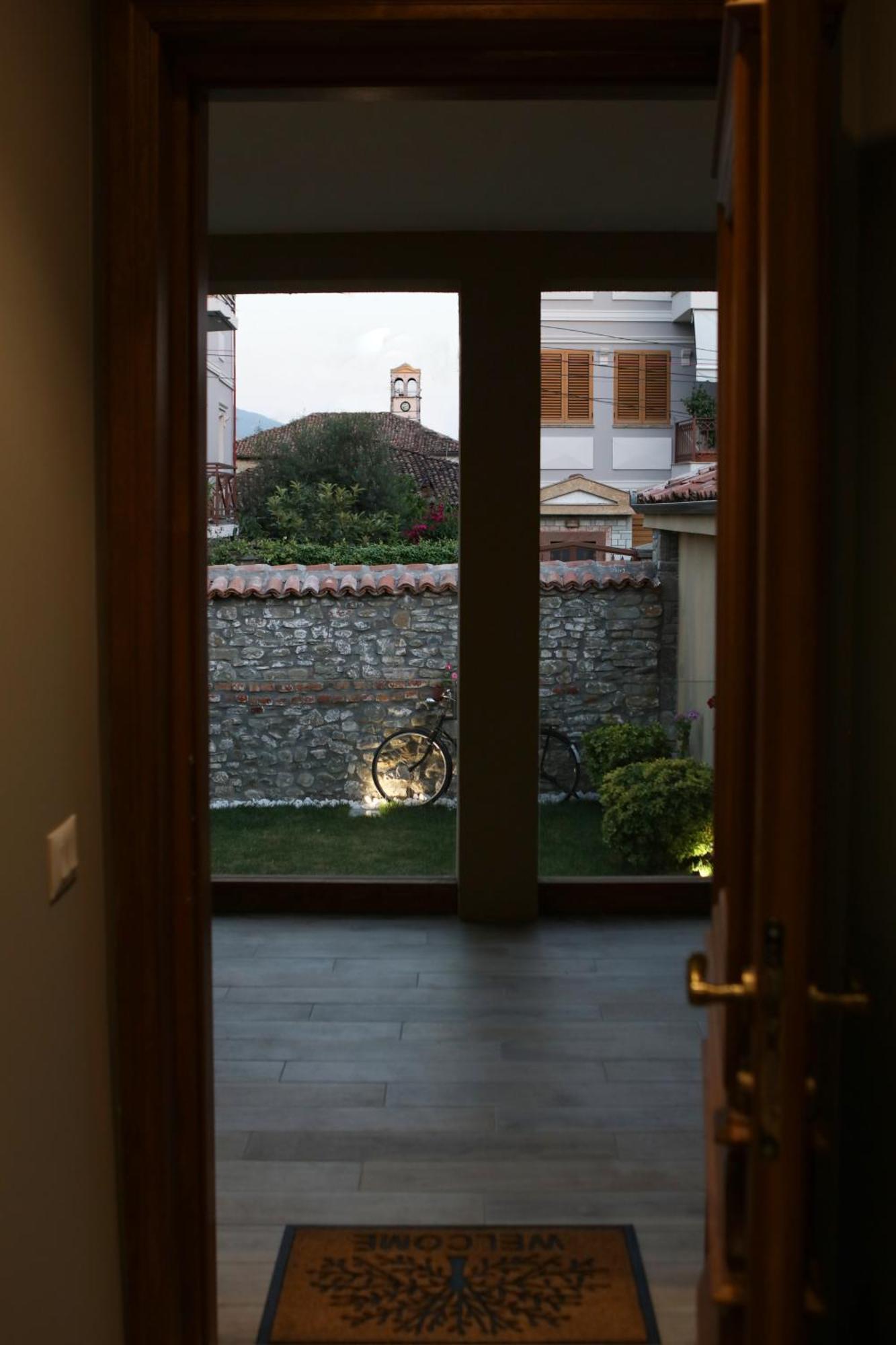 Villa Zoi A Stay To Remember I Located Inside The Castle Of Elbasan, On A Historic Roman Road Via Egnatia I Homemade Breakfast Эльбасан Экстерьер фото