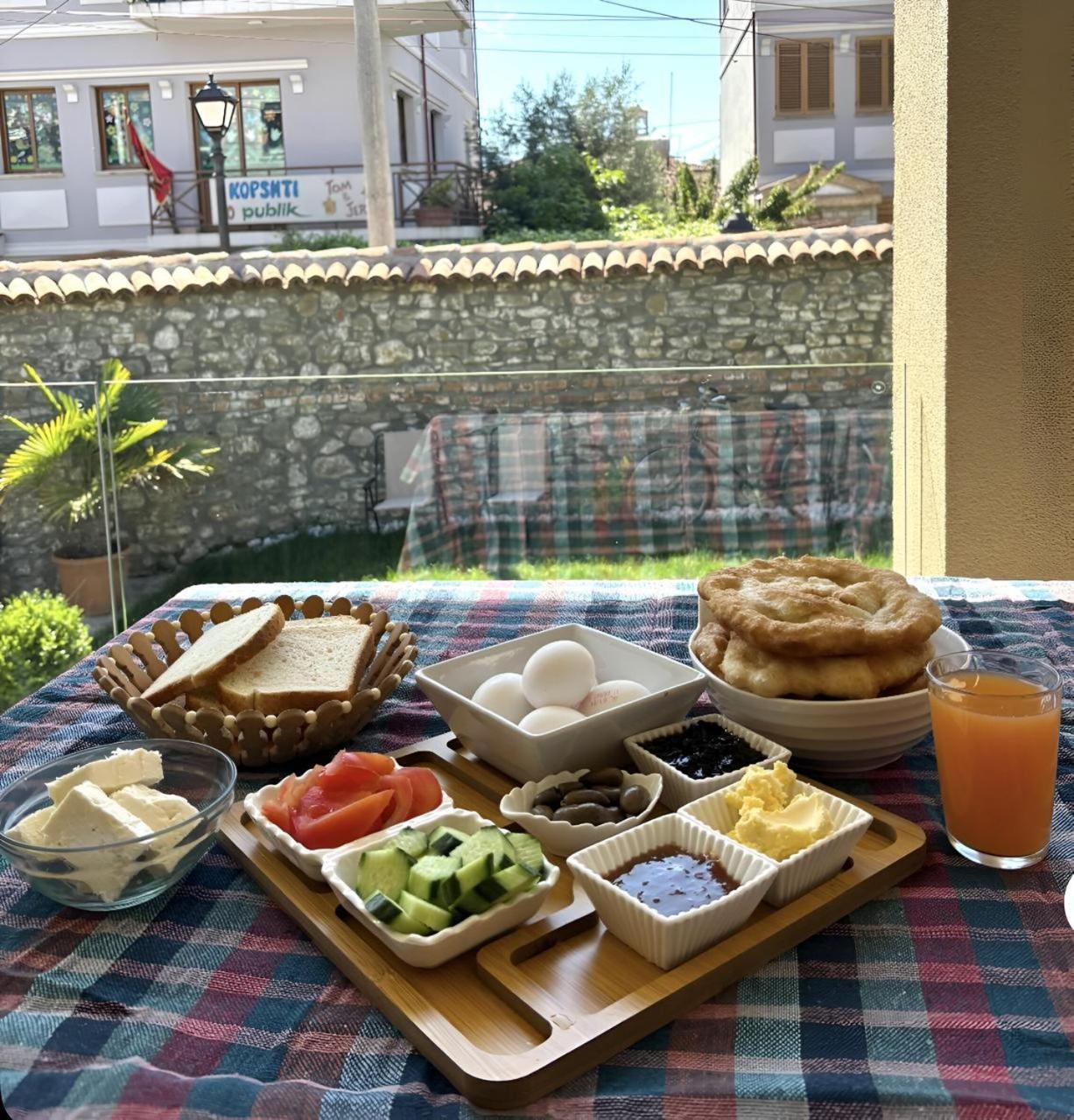 Villa Zoi A Stay To Remember I Located Inside The Castle Of Elbasan, On A Historic Roman Road Via Egnatia I Homemade Breakfast Эльбасан Экстерьер фото